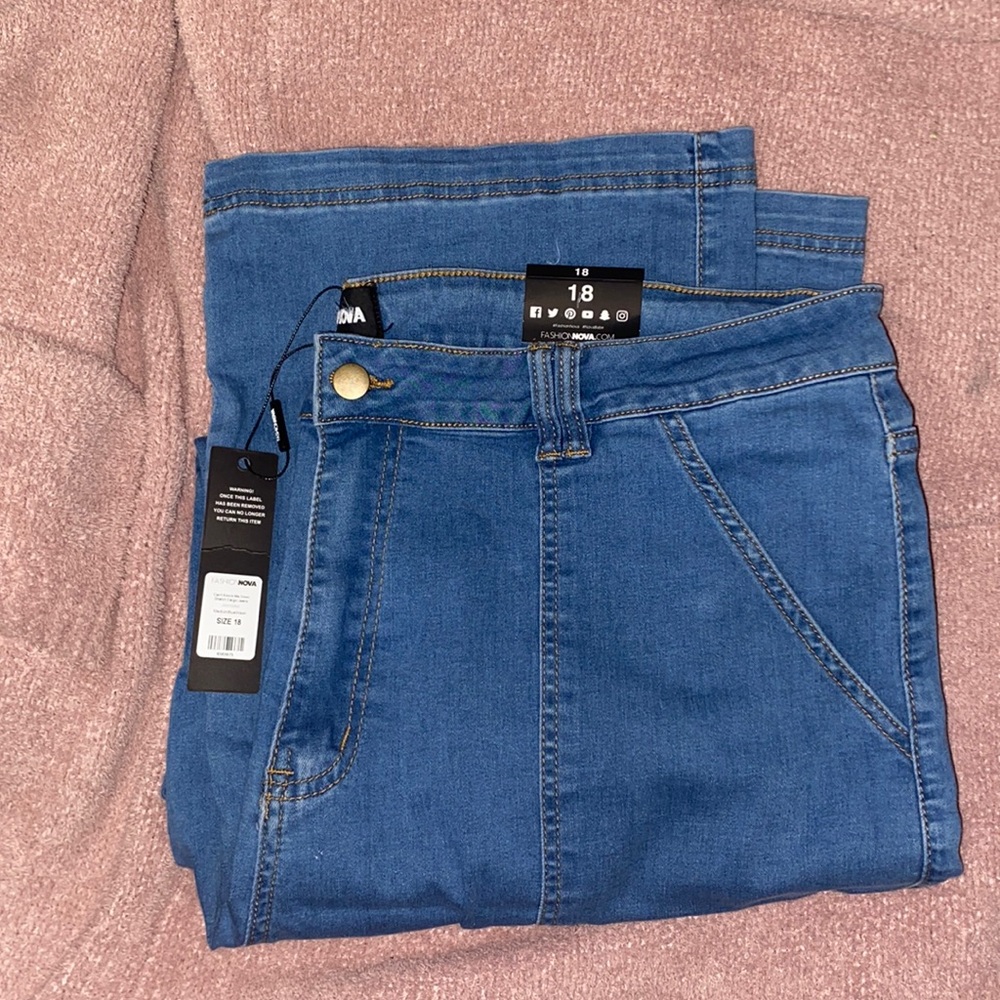 Can’t Knock Me Down Stretch Cargo Jeans 👖🥰